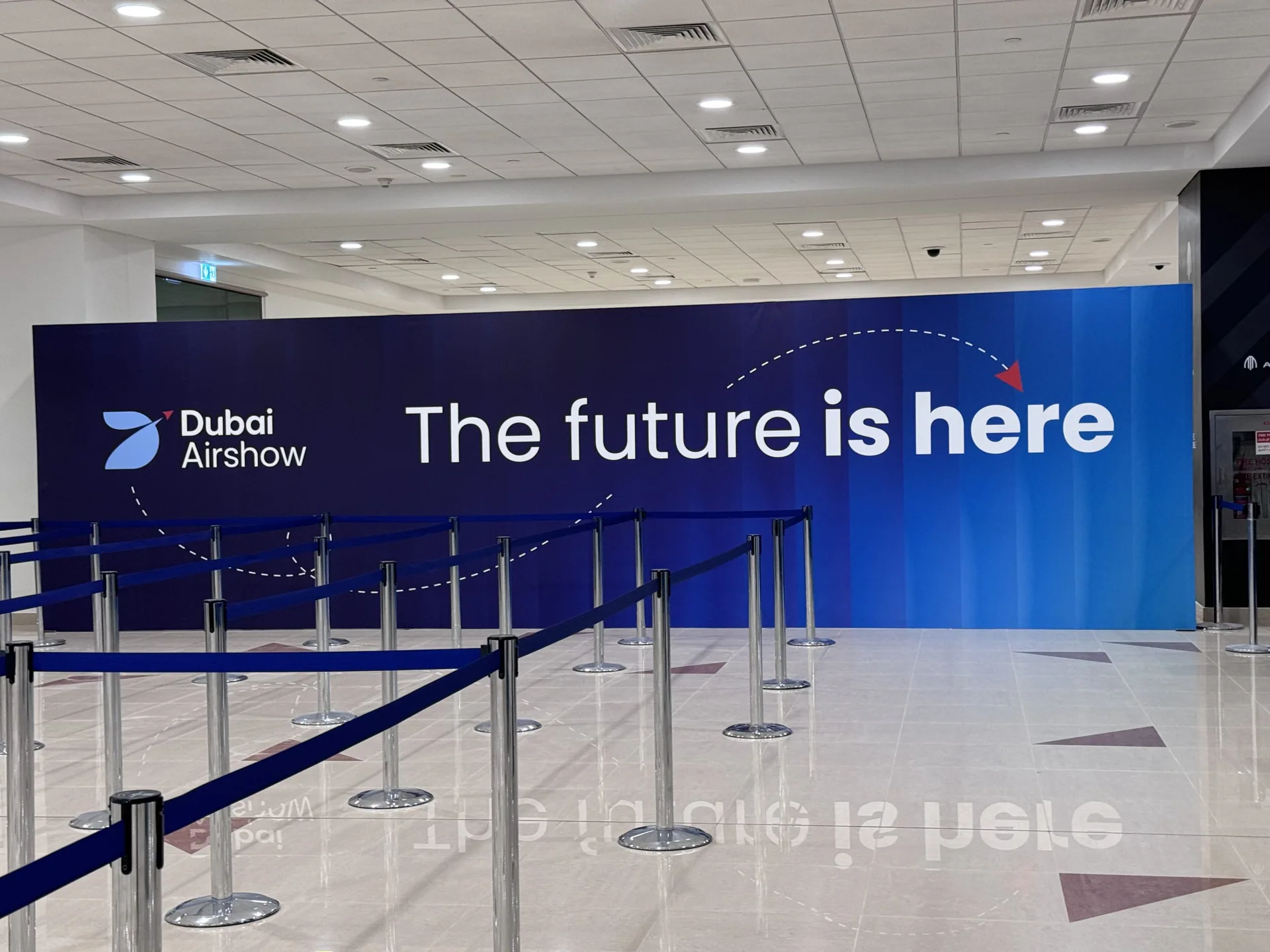 Made in China Arrives on the Sands! CoolFly Makes its Dubai Airshow Debut, Safeguarding the "Low-Altitude Flight Dream" with General Aviation-Grade Safety